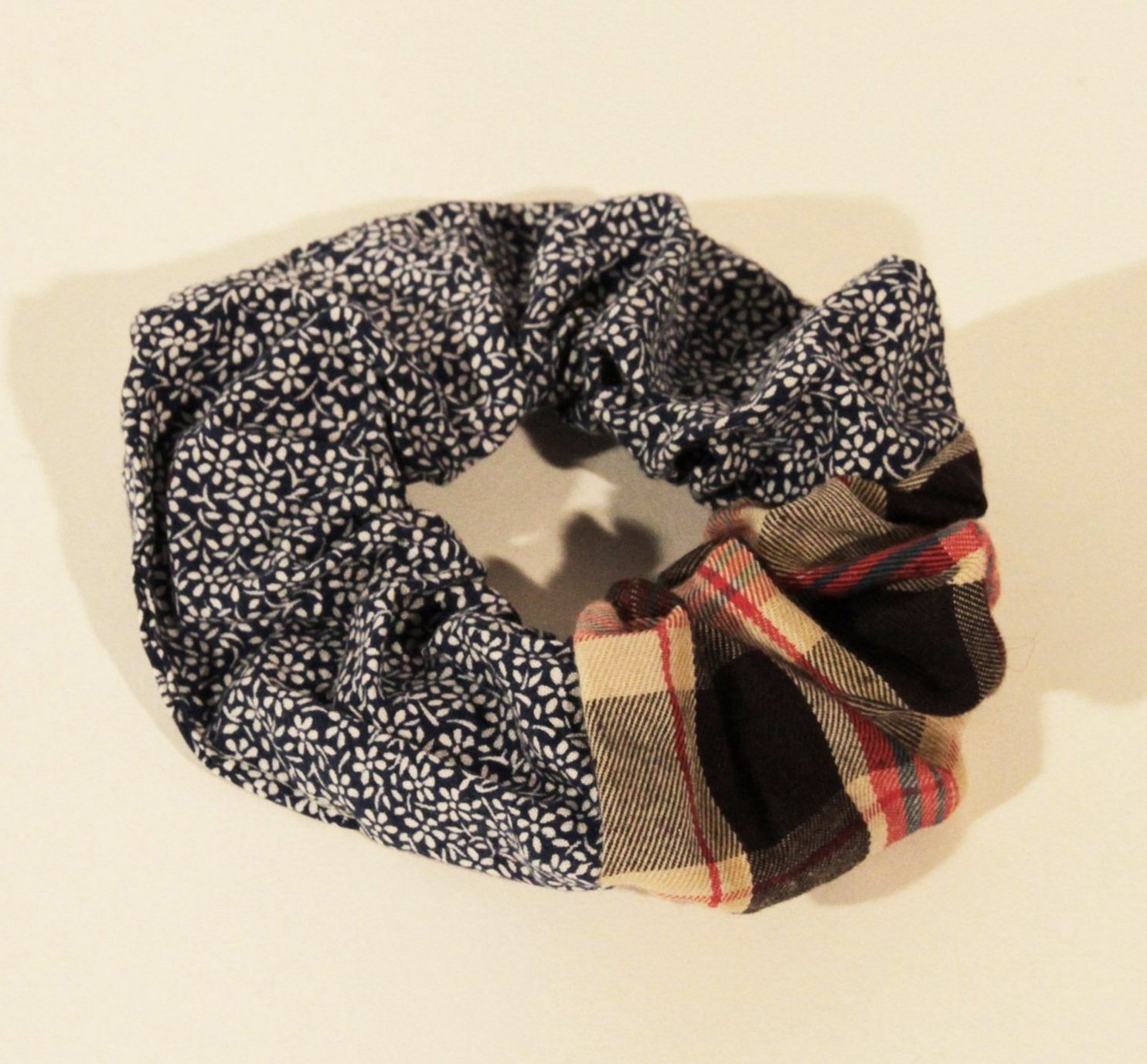 scrunchie%252Bchouchou%252Btartan%252Bfondblanc2.jpg